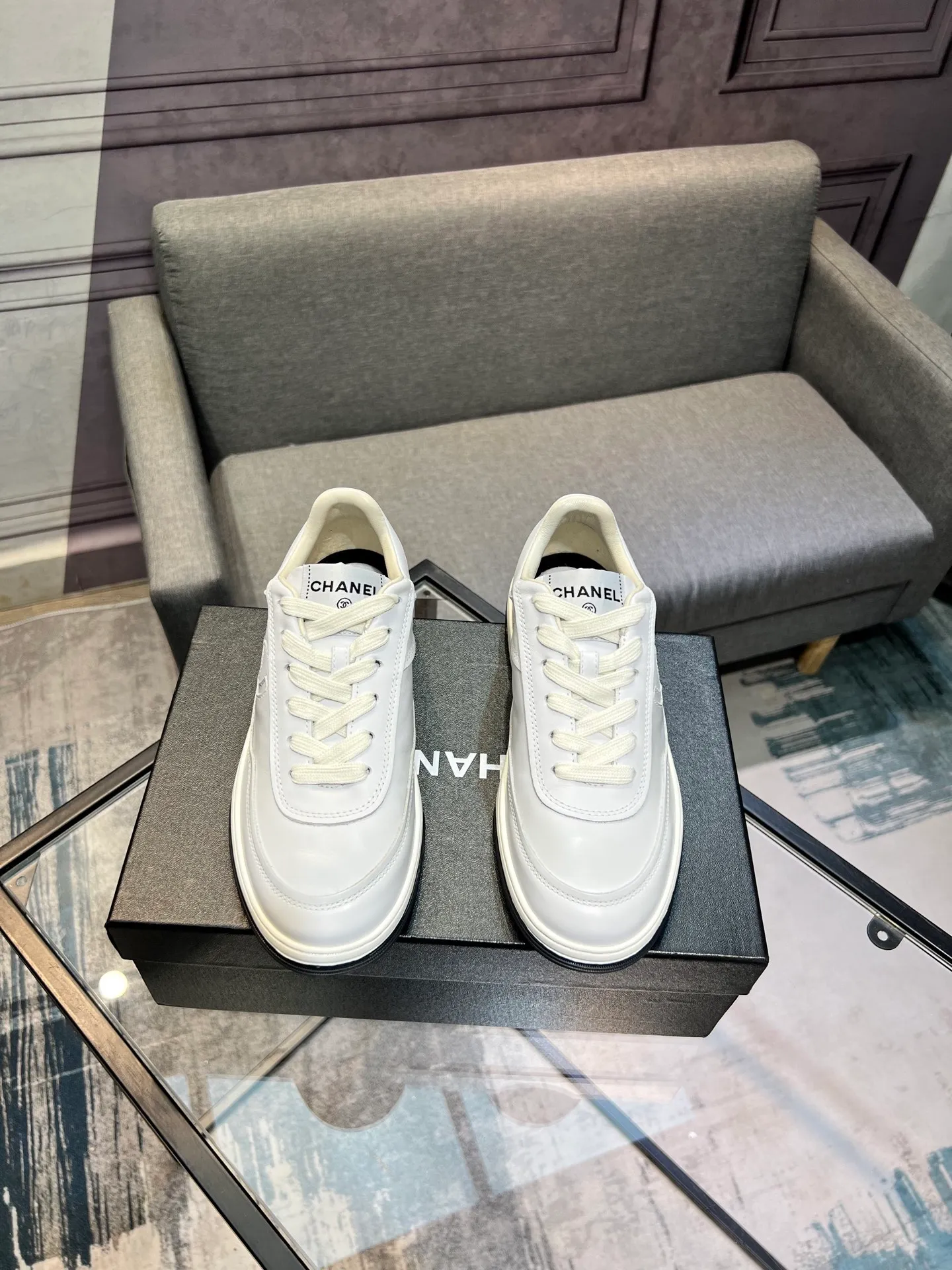 Men's men's shoes 💰660 Exclusive real shot (top version) CHANEL Chanel 2025ss color matching thick-soled casual sports shoes and sneakers. The counter is synchronized. The counter is very popular. A shoe that is very difficult to buy. The most popular thick-soled panda shoes on the Internet. It can be imagined that Xiaoxiang control can't miss it. It has both good looks and comfort. Simple and versatile white shoes. The thick sole increases the height and is super versatile. Close your eyes and wear it. Whoever wears it will look better. Upper: calfskin Lining: imported sheepskin lining Outsole: TPU original outsole Size: 35-44 (customized for women 41 and 40, and 45 for men)